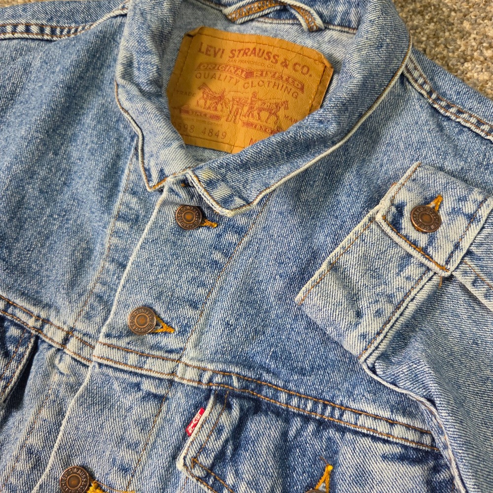 Vintage Levis 70598 4849 Denim Trucker Jacket Light Wash Mens Medium Made in USA